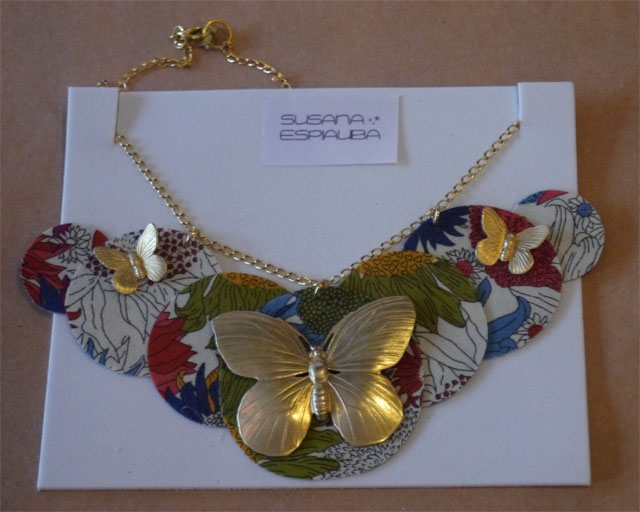 collar mariposa