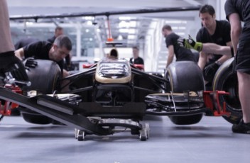 Human-Ignition-of-Lotus-F1Team-practising-a-pit-stop
