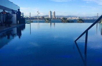 sun deck w barcelona infinity pool