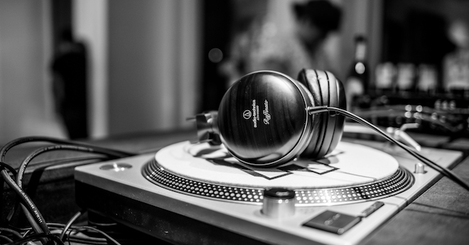 analogue-foundation_listening-station-3