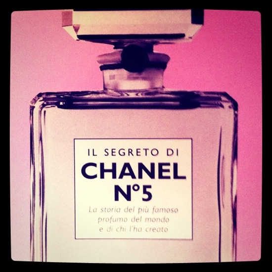 chanel n5 libro cover