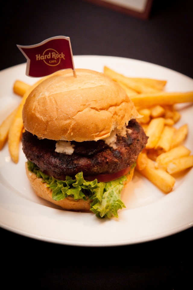 Hamburgesa Barcelona con butifarra negra y mermelada de calçots F