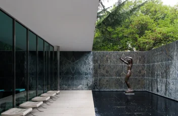 patio de la Fundacio Mies van der Rohe