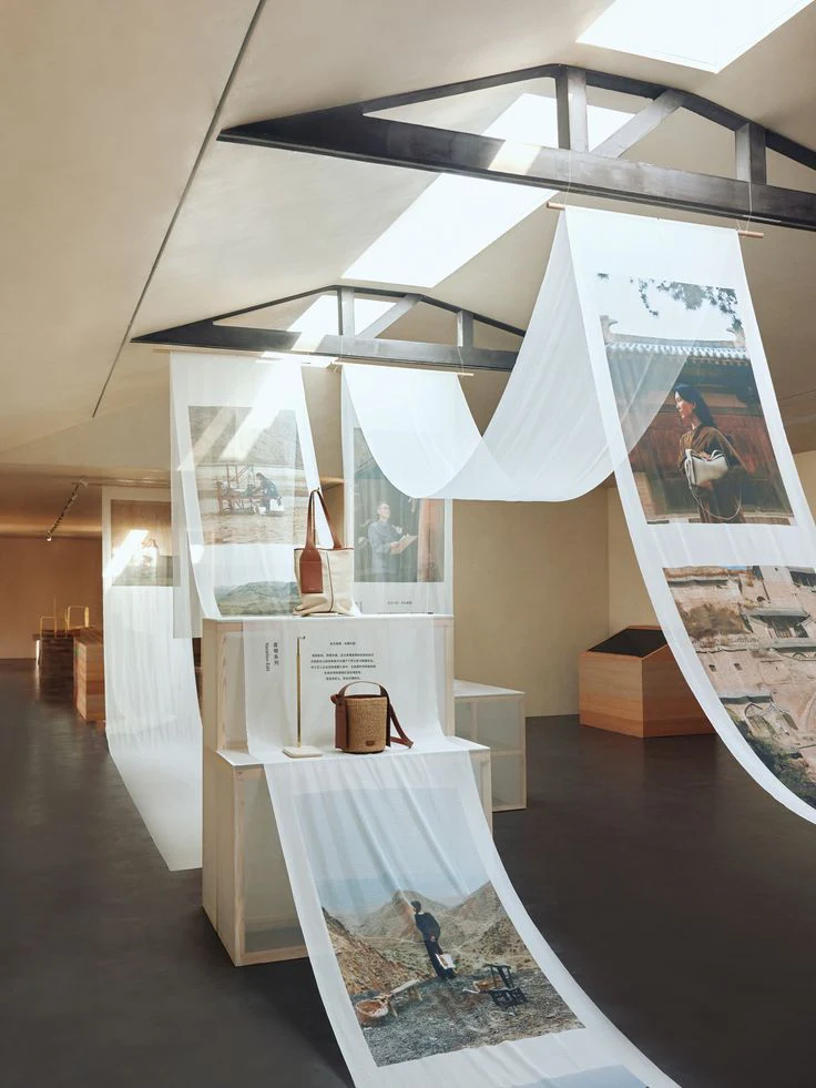 Exposición de objetos y prototipos de diseño durante la Barcelona Design Week
